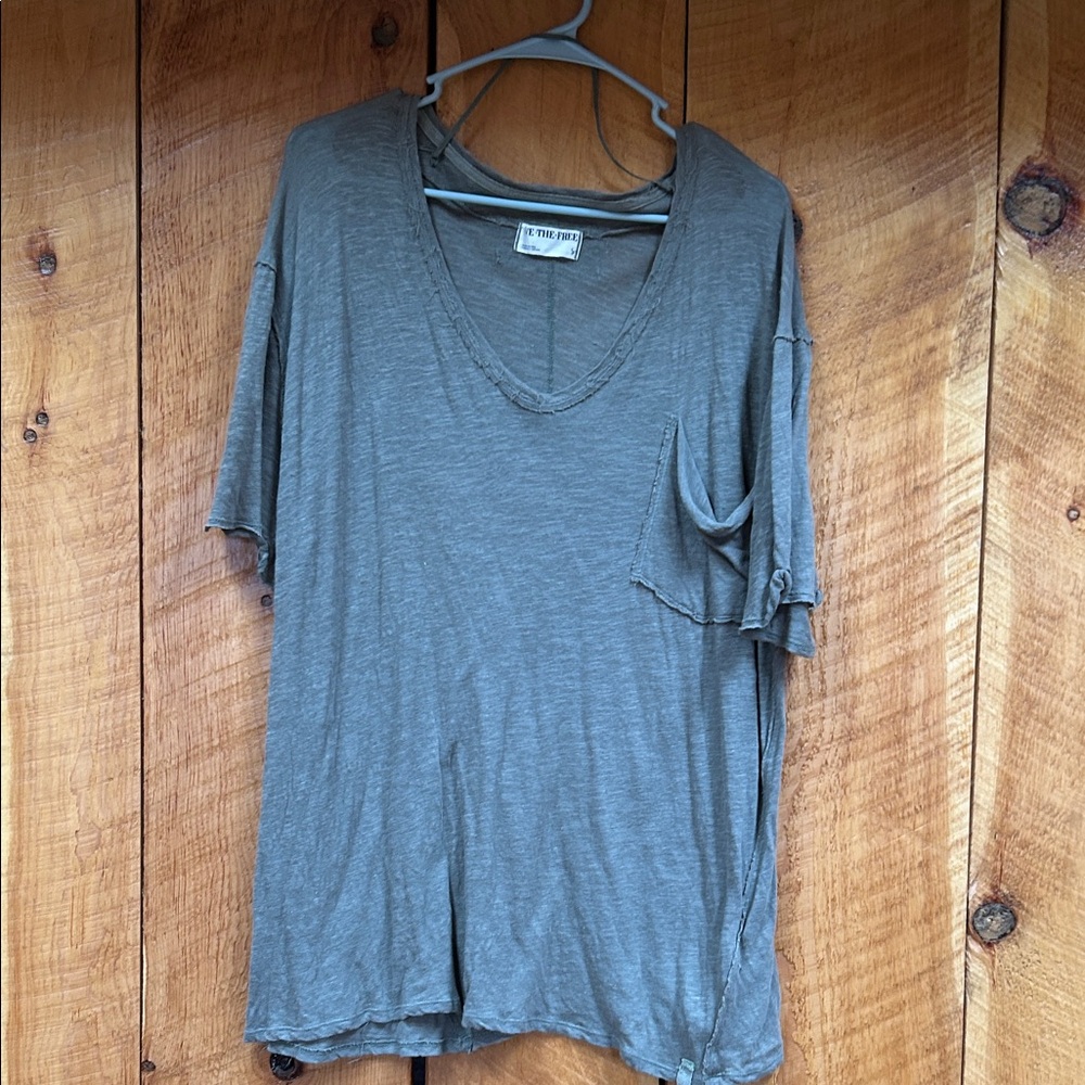 We the Free Women's green  V-Neck Tee with pocket.